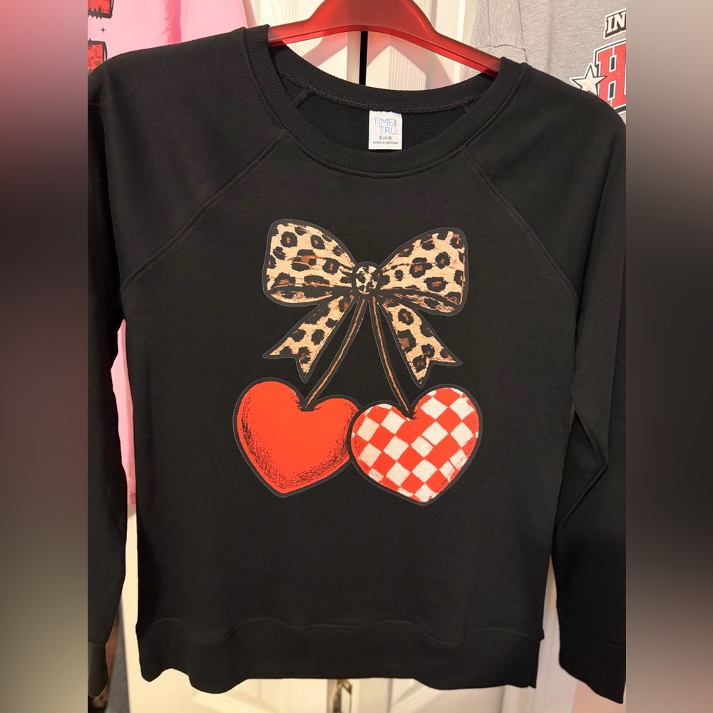 Used like new women’s sweatshirt
